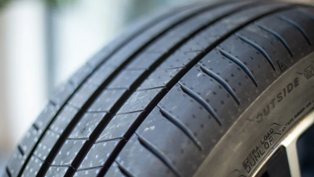 Dunlop Blue Response TG tyre tread close-up