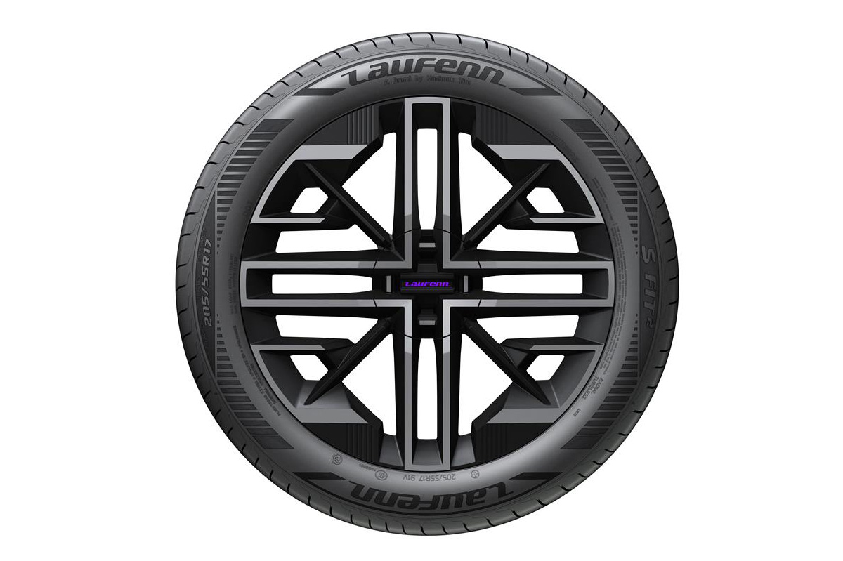 The Laufenn S Fit 2 summer tyre showing its convex tread blocks and reinforced shoulders designed for the Škoda Octavia. Photo Credit: Hankook Tire Europe