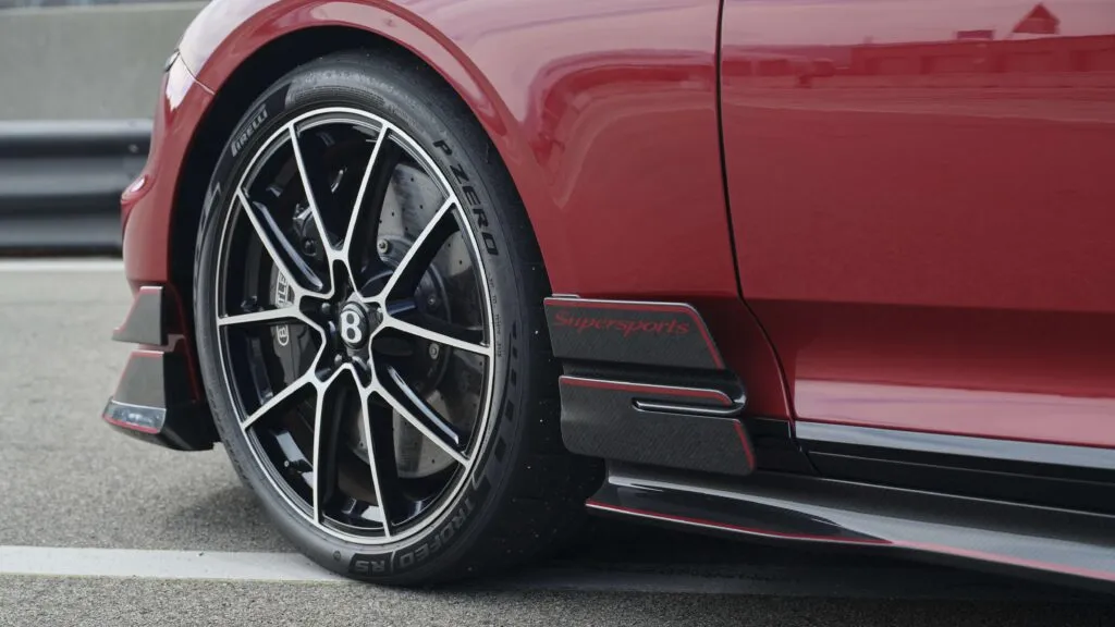22-inch Pirelli P Zero Trofeo RS semi-slick tyre mounted on a red Bentley Continental GT Supersports. (Photo: Pirelli)